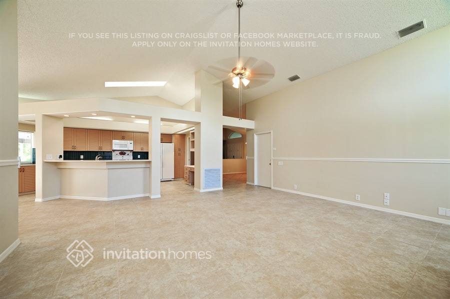 Building Photo - 437 Waterford Cir E