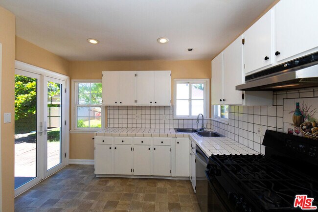 Building Photo - 6353 W 82nd St