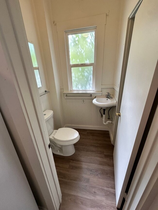 Building Photo - Reserve Now for June 2026! Great House in Downtown Chico