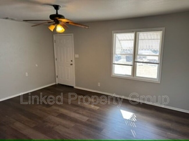 Building Photo - 1321 NE 39th St