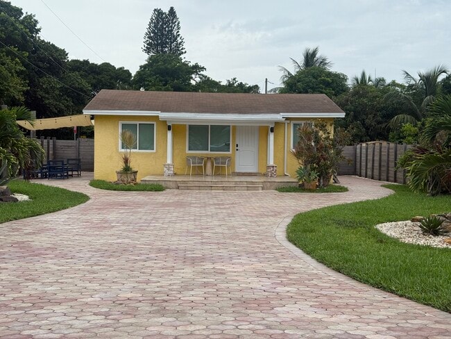 Primary Photo - 18 NW 12th Ave