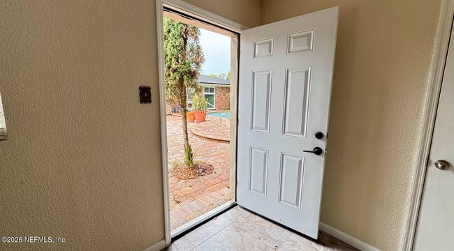 Building Photo - 5557 Floral Ave