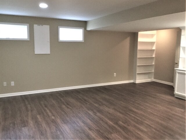 Building Photo - 672 East Lake Lane