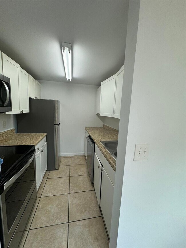 Building Photo - 2130 Sherwood Forest Blvd