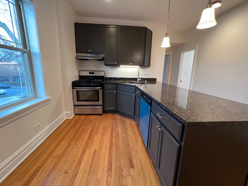 Building Photo - 6018 N Melvina Ave