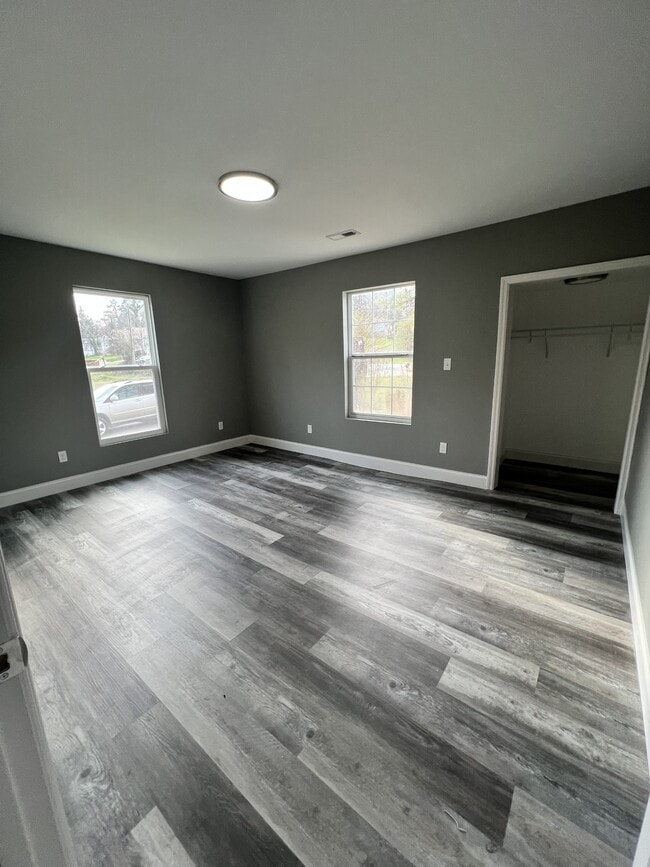 Building Photo - 1100 Tunnel Blvd