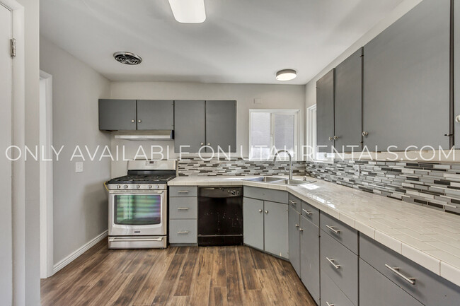 Building Photo - 639 600 W