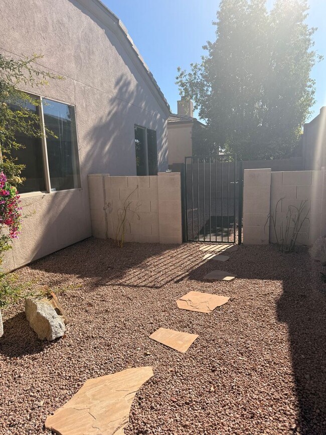 Building Photo - $1,000 OFF MOVE-IN – Sabino Canyon Area | Foothills Living | 3BR Home
