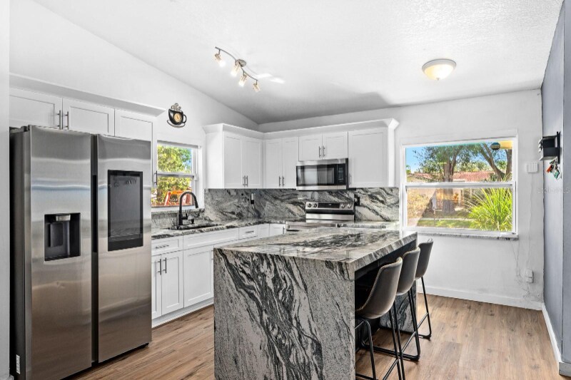 Building Photo - 3210 Acapulco Dr