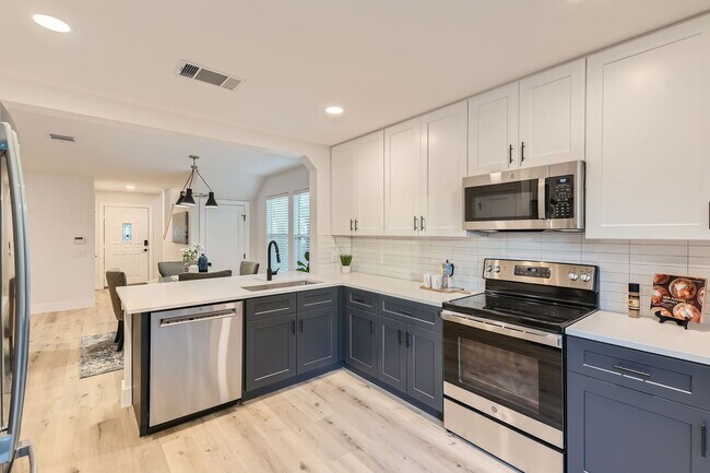 Building Photo - 1625 Anise Dr