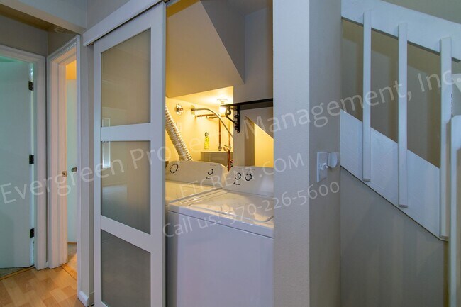 Building Photo - 3565 Windmill Dr