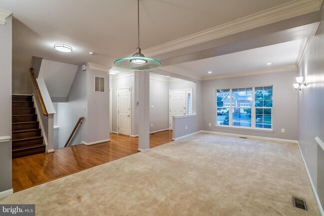 Building Photo - 43619 Dunhill Cup Square