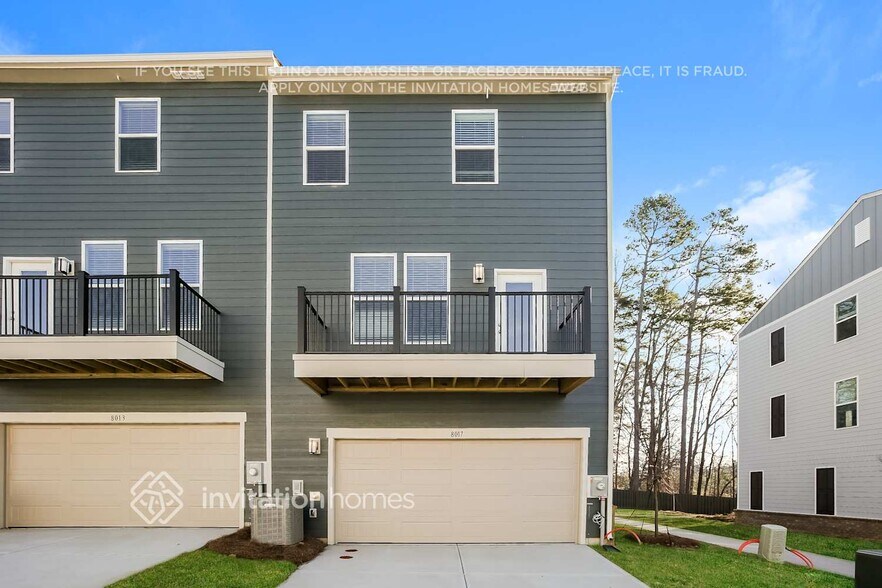 Building Photo - 8017 Roest Ln