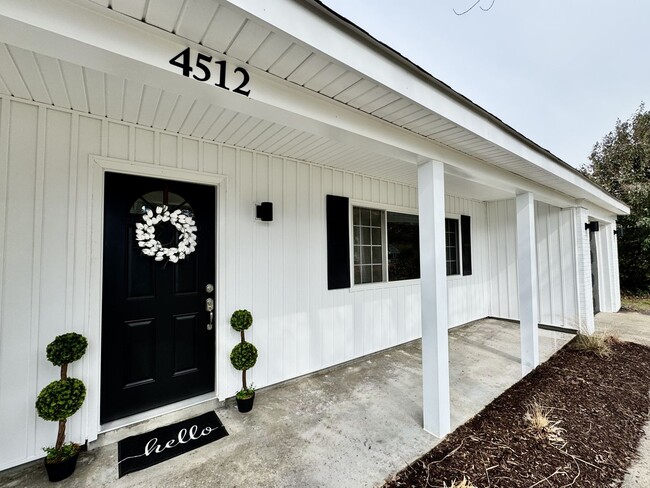 Building Photo - Fully-Renovated Ranch Home Available 03-19-26! Fenced Backyard - Pet Friendly - Washer & Dryer In...