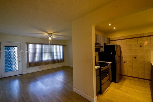 Building Photo - 13250 SW 4th Ct