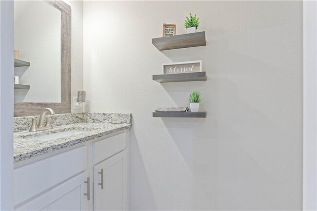 Building Photo - 4407 SW Bison St