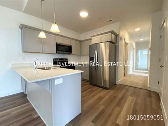 Building Photo - 947 W Coral Charm Wy