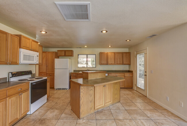 Building Photo - Beautiful home in Yavapai Hills!