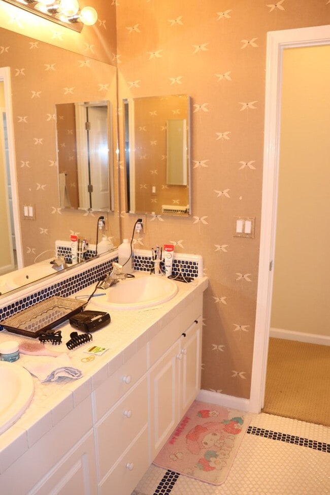 Building Photo - Communication Hill 4 bed 2.5 bath Single Family Home