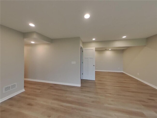 Building Photo - 24796 Superior Dr