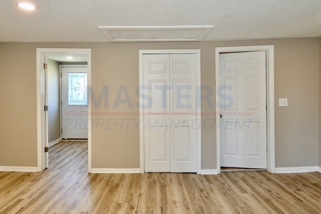 Building Photo - 2163 Hoops Dr