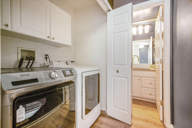 Building Photo - 5660 Versailles Ave