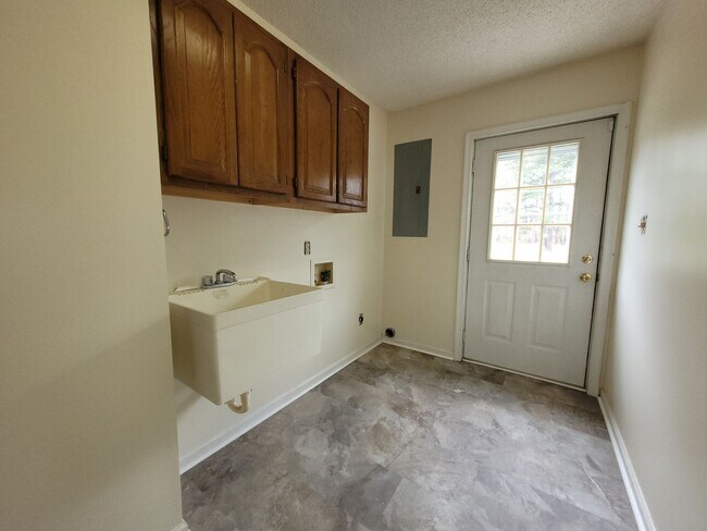 Building Photo - Available Soon! Country Living only Minutes to US 17