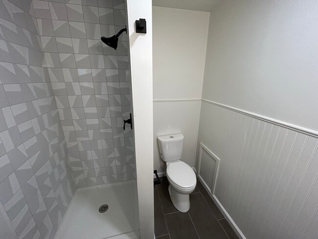 Building Photo - 755 E 104th St