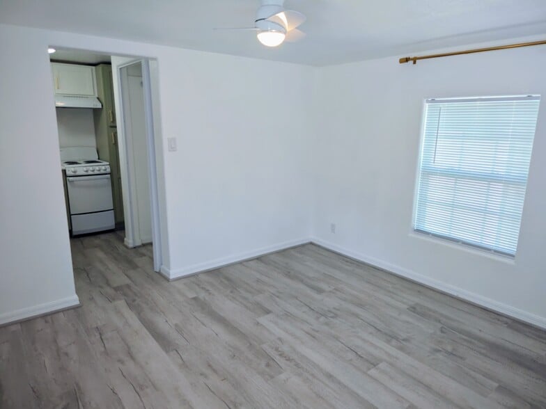 Building Photo - 331 Woodland Ave