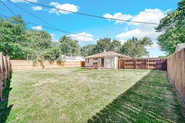 Building Photo - 3 Bedroom 1 Bathroom House for Rent!