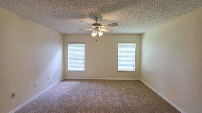 Building Photo - 2644 12th Square SW