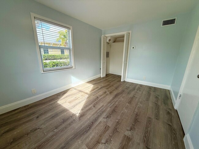 Building Photo - 27 NW 11th Ave