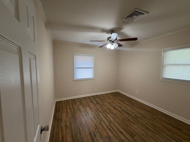 Building Photo - Metairie Beauty