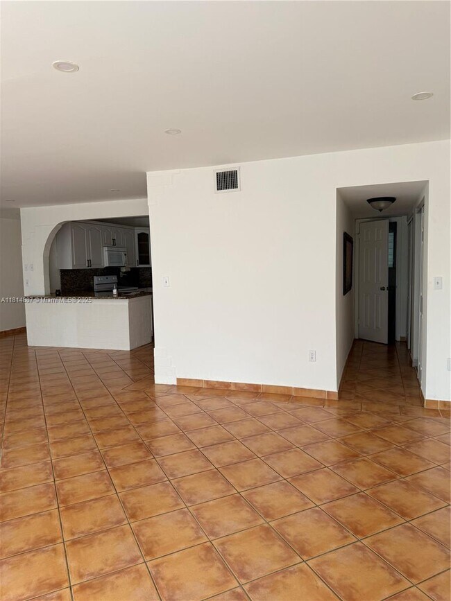 Building Photo - 541 NE 199th Ln