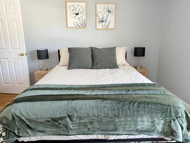 Building Photo - 607 Lake Forest Road