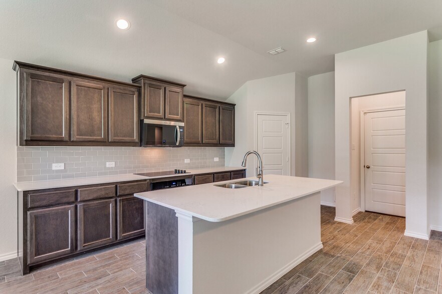 Building Photo - 2629 Streamside Dr