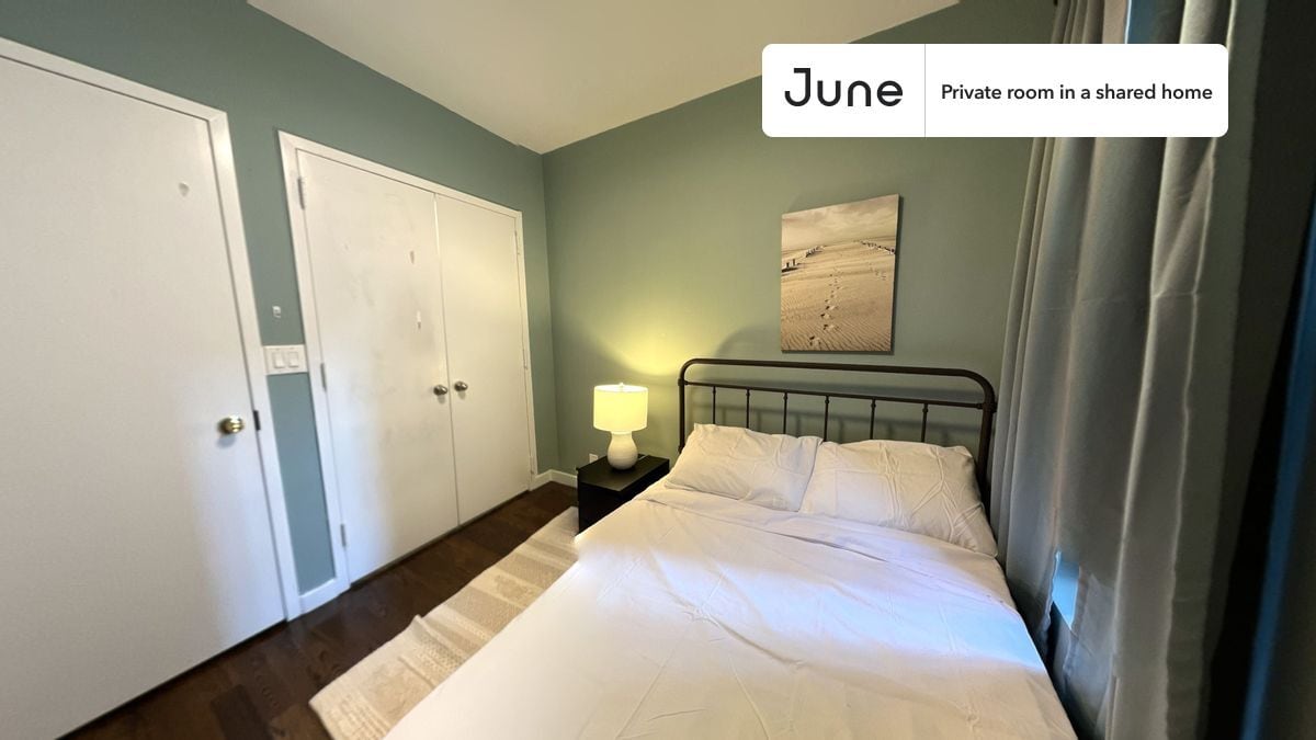 Building Photo - Room in Shared 3 bed/1 bath home