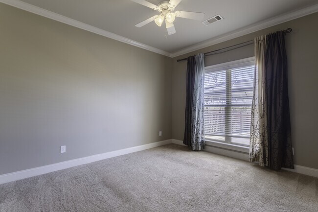 Building Photo - 5906 Amberwood Dr