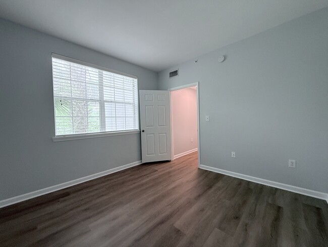 Building Photo - 440 S Villa San Marco Dr
