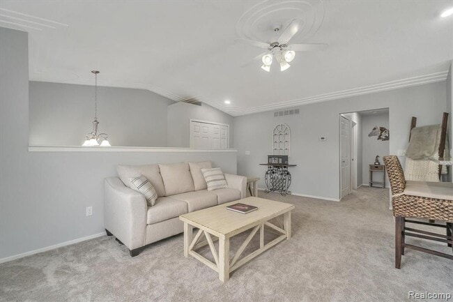 Building Photo - 1116 Lakeview Cir