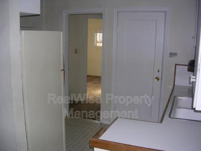 Building Photo - 1743 Homes