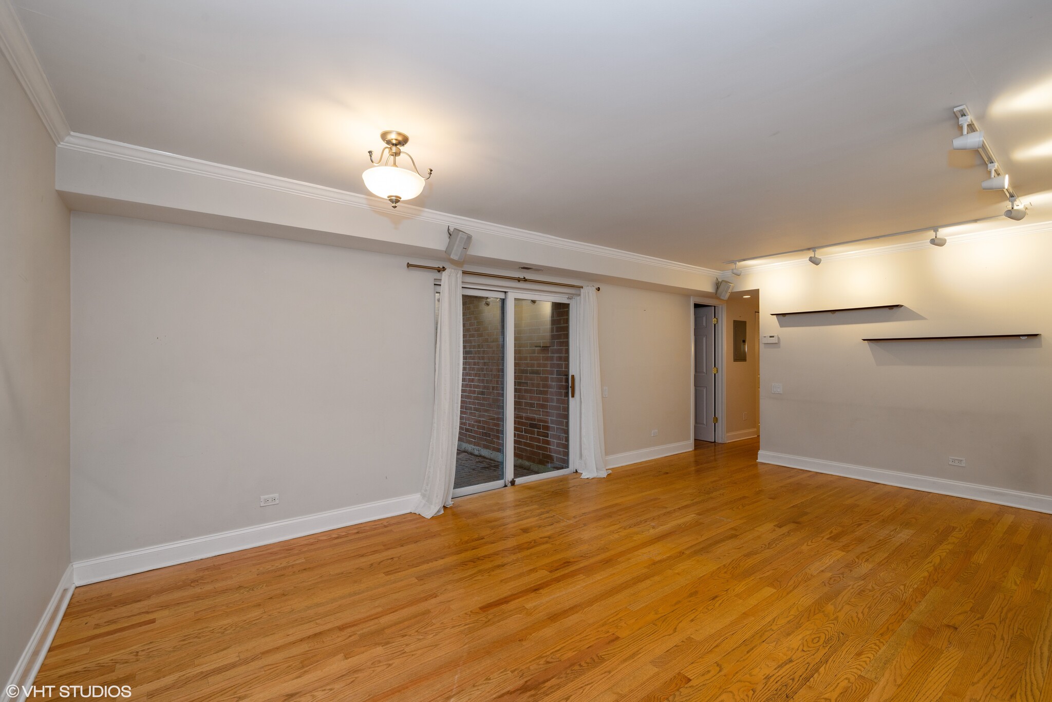 Building Photo - 2131 N Larrabee St