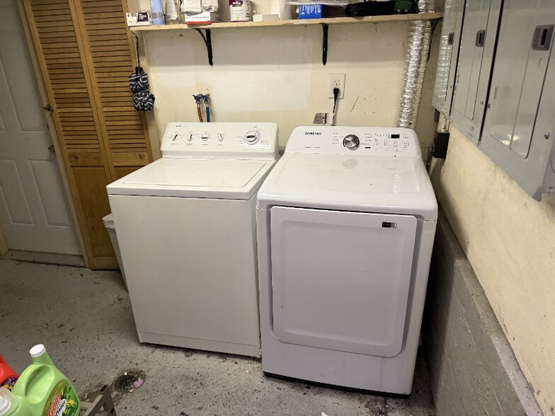 Building Photo - 3525 W Fullerton Ave