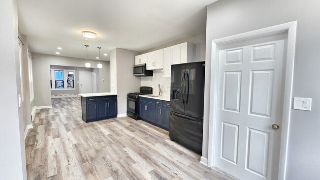 Building Photo - 4045 N Moody Ave