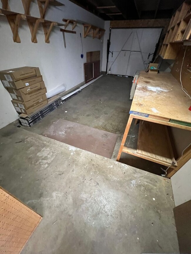 Building Photo - NE 3/BD 1/BA 1/CG
