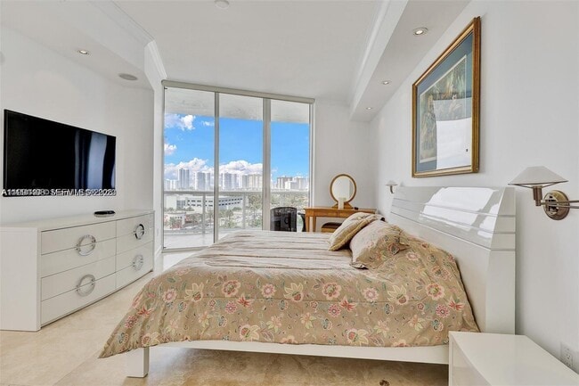 Building Photo - 18101 Collins Ave