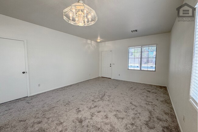 Building Photo - 4Bed/2Bath House in El Mirage! Ready for Immediate Move-In!