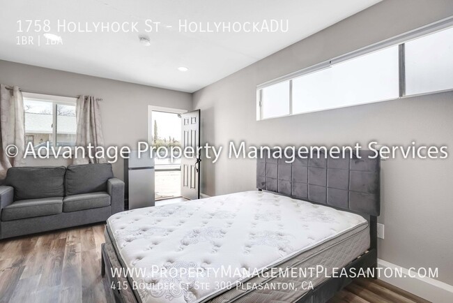 Building Photo - 1758 Hollyhock St