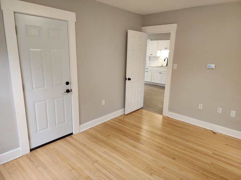 Living Room - 52 Meadow St