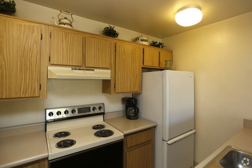 Country Creek Apartments 7111 N 75th Ave Glendale AZ 85303